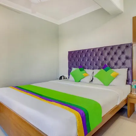 Treebo Cruz Royale Santacruz West Hotel 3*