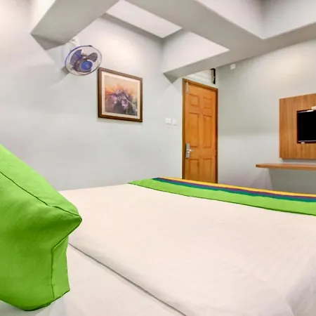 Hotel Treebo Cruz Royale Santacruz West 3*