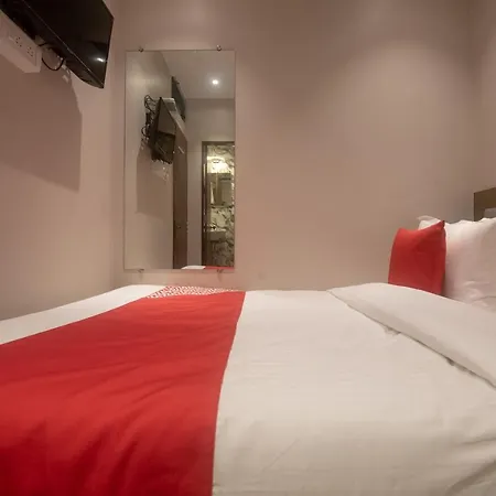 Oyo 41605 Prince Palace 3*