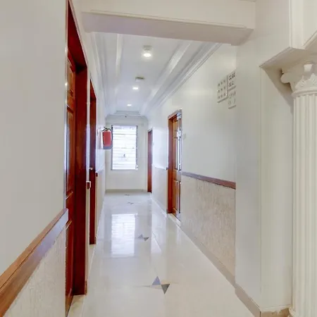 Hotel Treebo Cruz Royale Santacruz West Mumbai