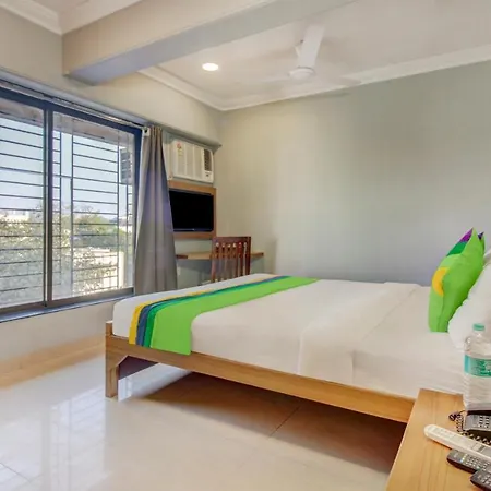 Hotel Treebo Cruz Royale Santacruz West 3*