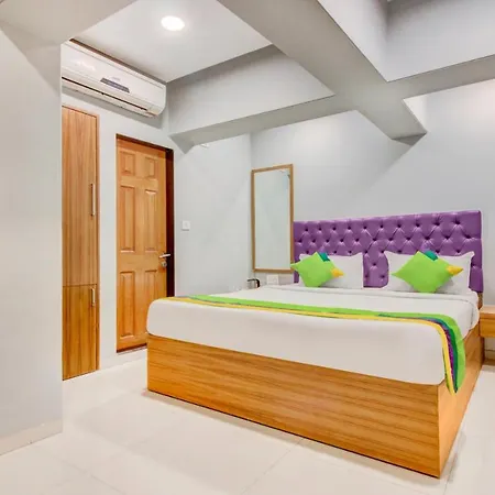 Treebo Cruz Royale Santacruz West 3*