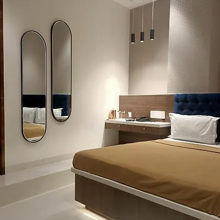 Elegance Hotel