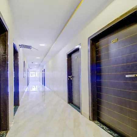 Oyo 76486 Silver Moon Hotel 2*