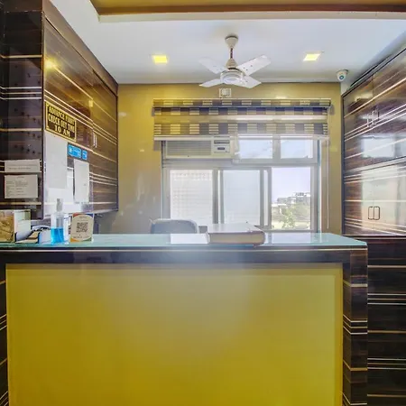 Oyo 76486 Silver Moon Hotel 2*
