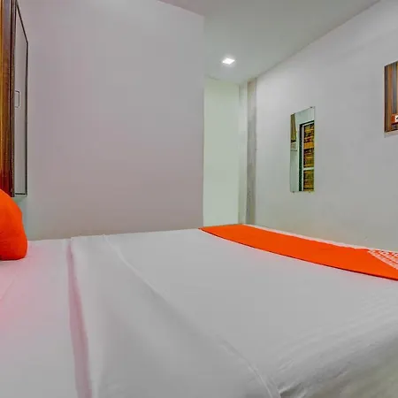 Oyo 76486 Silver Moon Mumbai