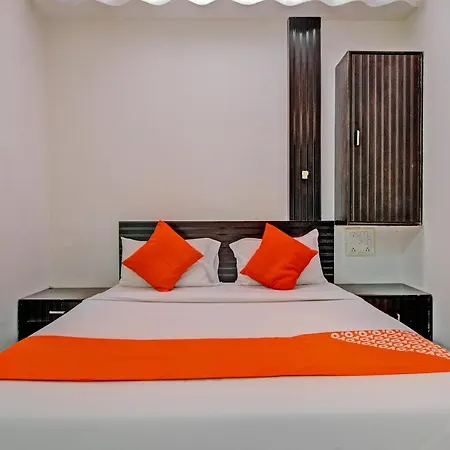 Oyo 76486 Silver Moon Hotel 2*