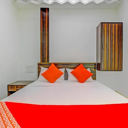 Hotel Oyo 76486 Silver Moon 2*