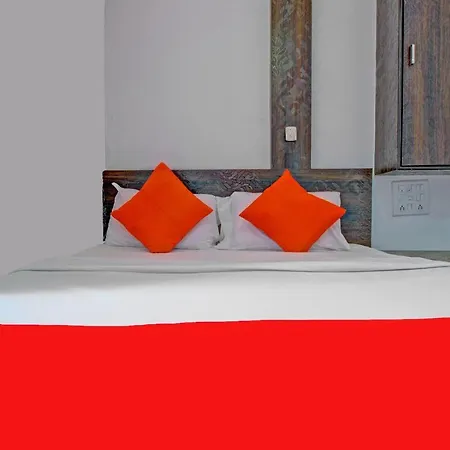 Oyo 76486 Silver Moon Mumbai