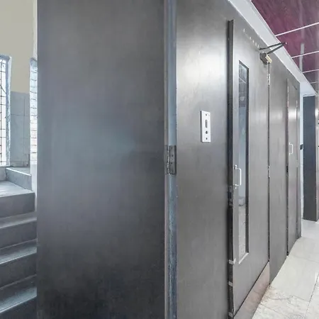 Hotel Oyo 71397 Guru