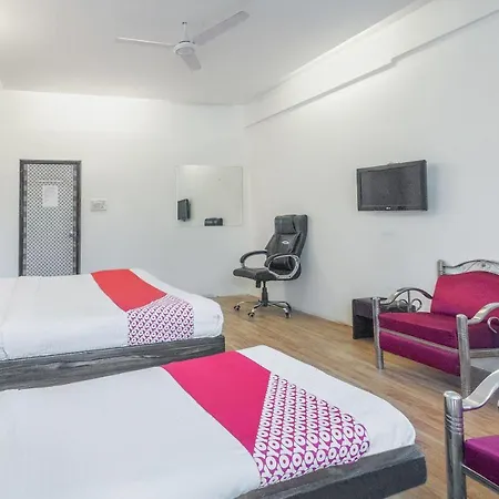 Oyo 71397 Guru Mumbai