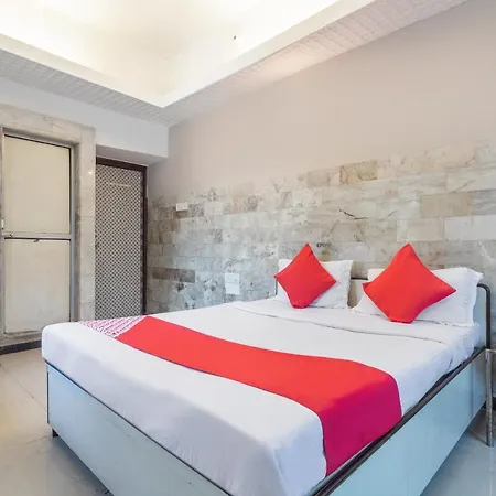 Oyo 71397 Guru Hotel 3*