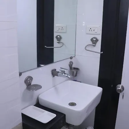 Adarsh Baug Hotel 3*