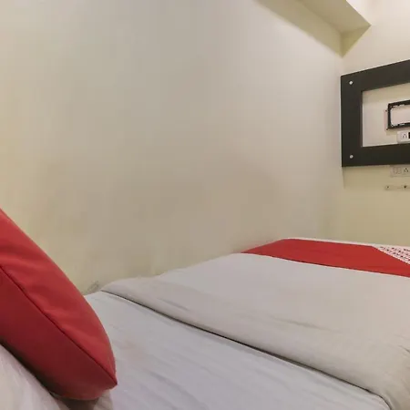 Hotel Oyo76492 Hotel Sai Leela Grand 3*