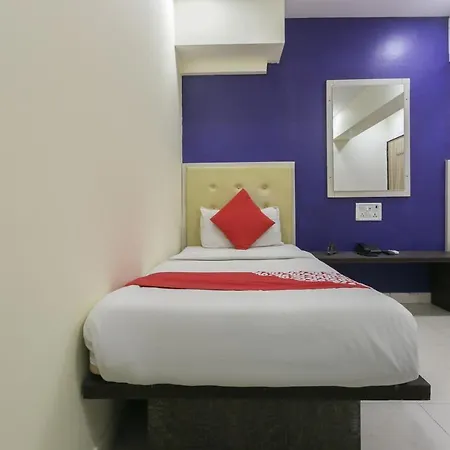 Oyo76492 Hotel Sai Leela Grand Hotel 3*