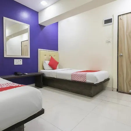 Hotel Oyo76492 Hotel Sai Leela Grand 3*