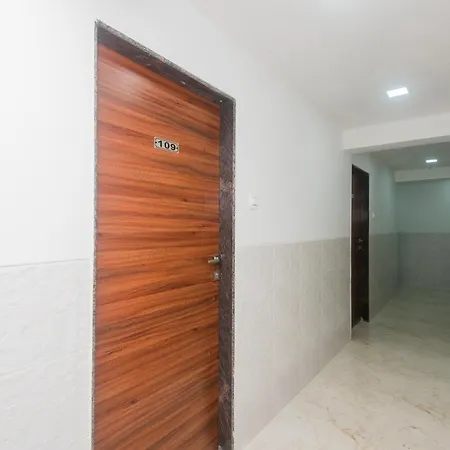 Oyo 46995 Grand Plaza
