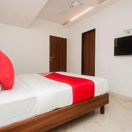 Hotel Oyo 46995 Grand Plaza Mumbai