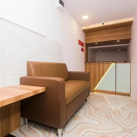 Oyo 46995 Grand Plaza Mumbai