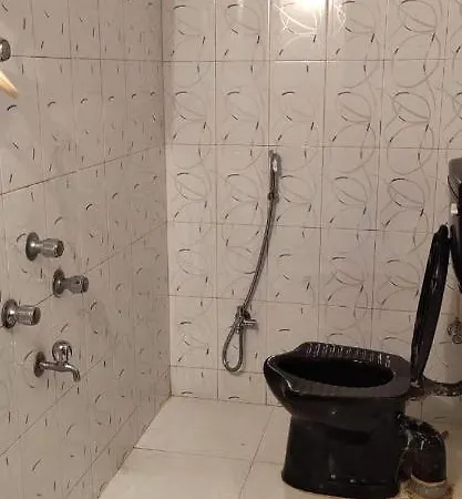 Hotel Mumbai Royal Dormitory Ac Deluxe 5*