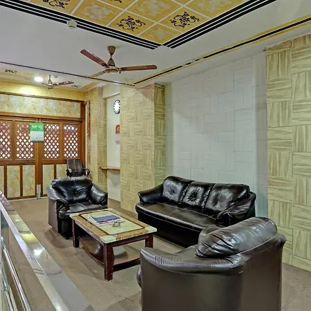 Hotel Capital O 79386 Hotel Emirates
