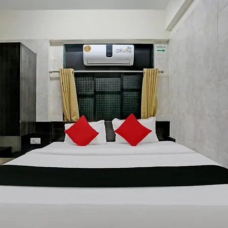 Capital O 79386 Hotel Emirates Hotel 3*