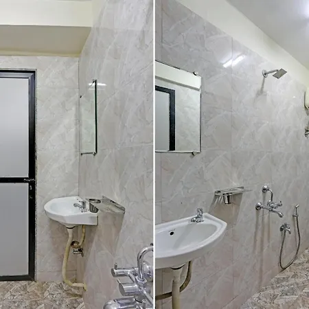 Hotel Capital O 79386 Hotel Emirates 3*