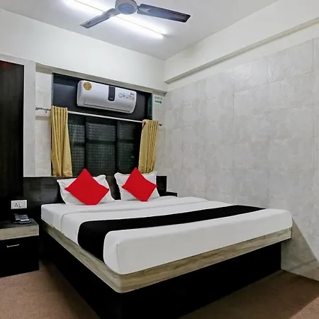 Capital O 79386 Hotel Emirates 3* Mumbai