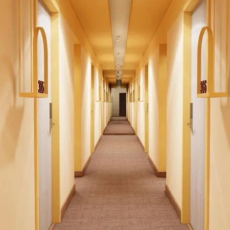 Bloom - Juhu Hotel 4*