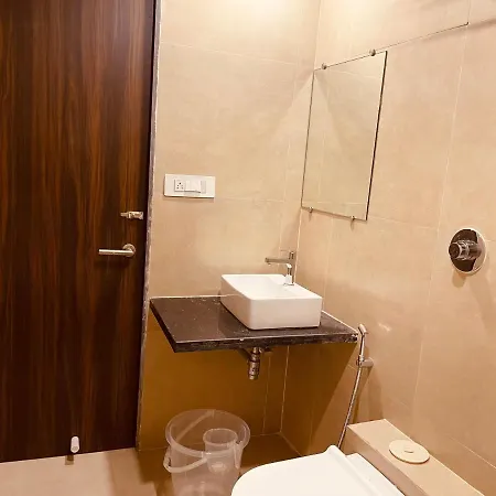 Hotel New 3*