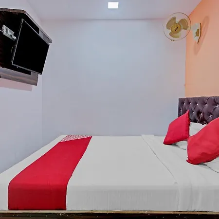 Hotel Oyo 81092 Hotel Simla House 3*