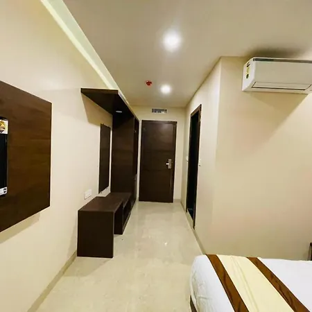 Hotel New 3*