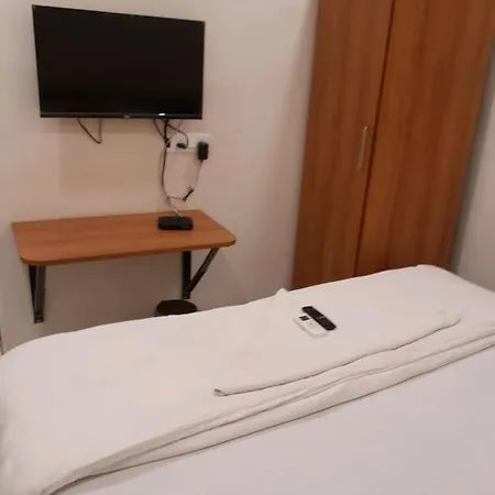 Hostel Redhouse
