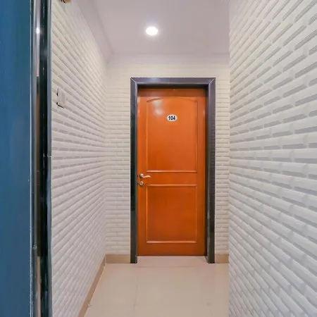 Oyo 79583 Seven Sun Guest House Hotel 3*