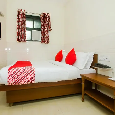 Vaccinated Staff - Oyo 24430 Hotel Baldev Palace 3*