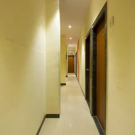Vaccinated Staff - Oyo 24430 Hotel Baldev Palace Hotel Mumbai