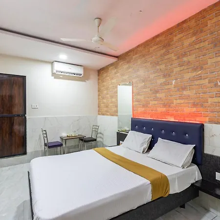 Amrapali Lodging And Boarding Hotel