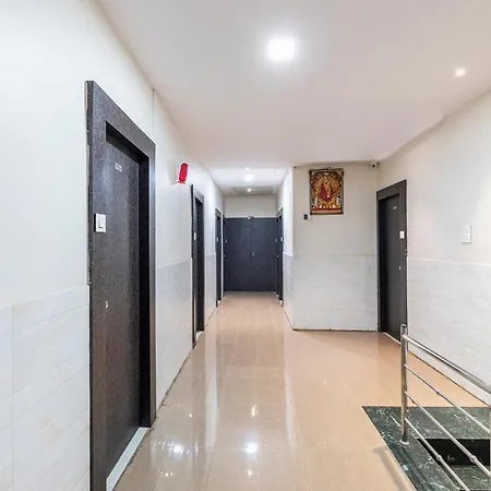 Amrapali Lodging And Boarding Hotel *