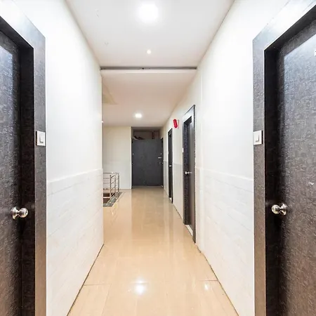 Amrapali Lodging And Boarding Hotel *