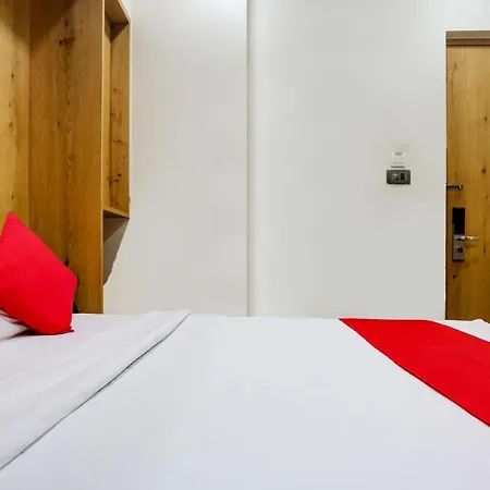 Oyo 81549 Hotel Elegance Nx