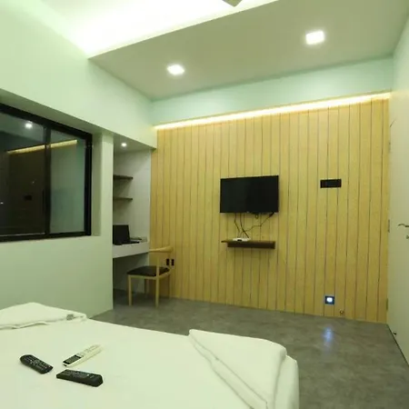 Luxury 5 - Bedroom Appartment Near Dadar Tt Apartment