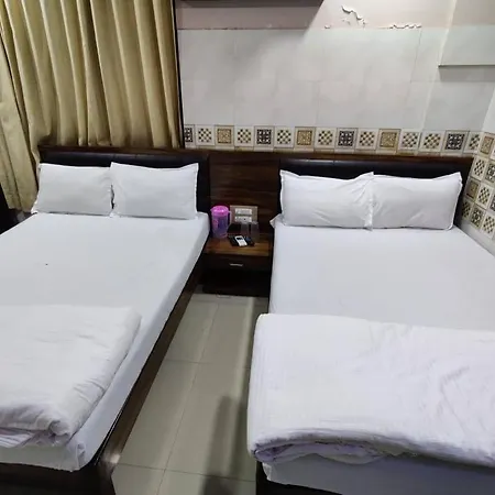 Gulzar Hottel Bed & Breakfast *