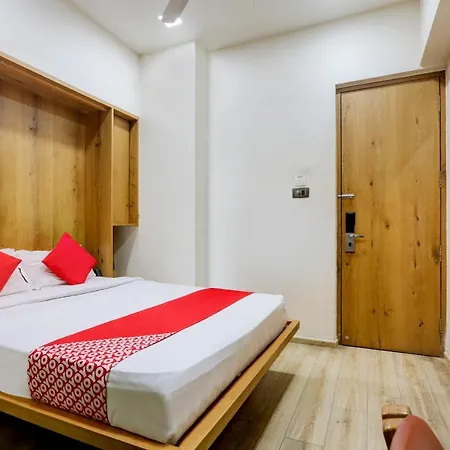 Oyo 81549 Hotel Elegance Nx 3*