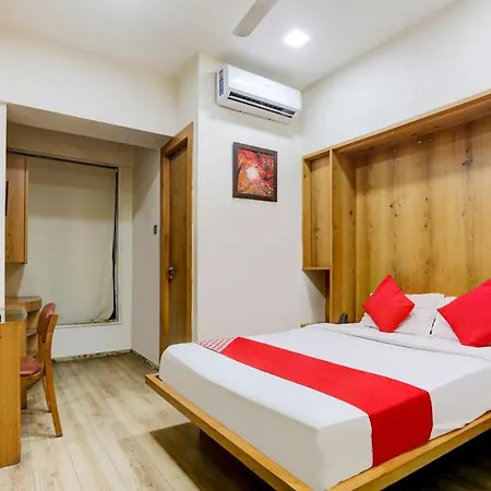 Oyo 81549 Hotel Elegance Nx Hotel 3*