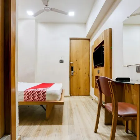 Oyo 81549 Hotel Elegance Nx Hotel