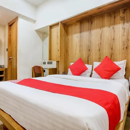 Oyo 81549 Hotel Elegance Nx Hotel 3*