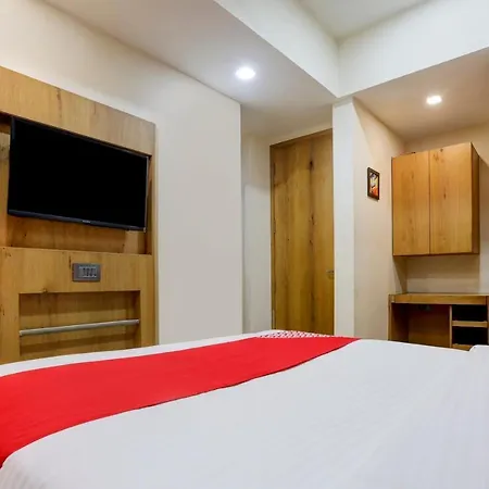 Hotel Oyo 81549 Hotel Elegance Nx 3*