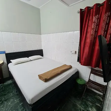 Amber Guest House Hotel 3*