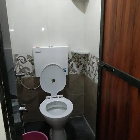 Sadguru Lodge 2*