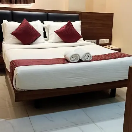 Apex International Near Airport 3*